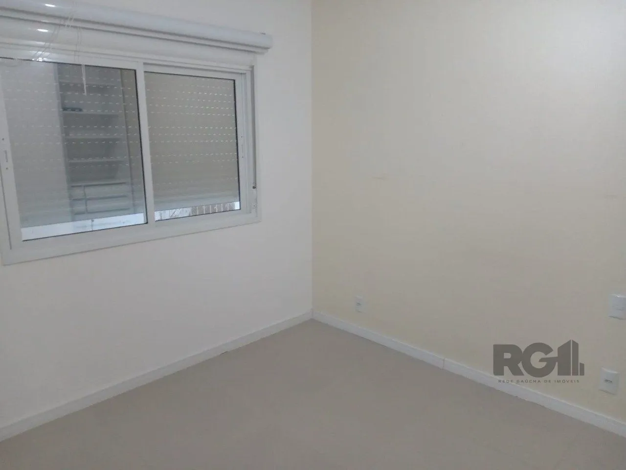 Imagem Apartamento com TERRAÇO, localizado num dos mais sofisticados bairros de Porto Alegre, bairro Rio Branco. Apartamento totalmente mobiliado.
