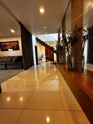 Imagem Venha se encantar com esta incrível casa localizada no prestigiado bairro Vila Nova, em Joinville.