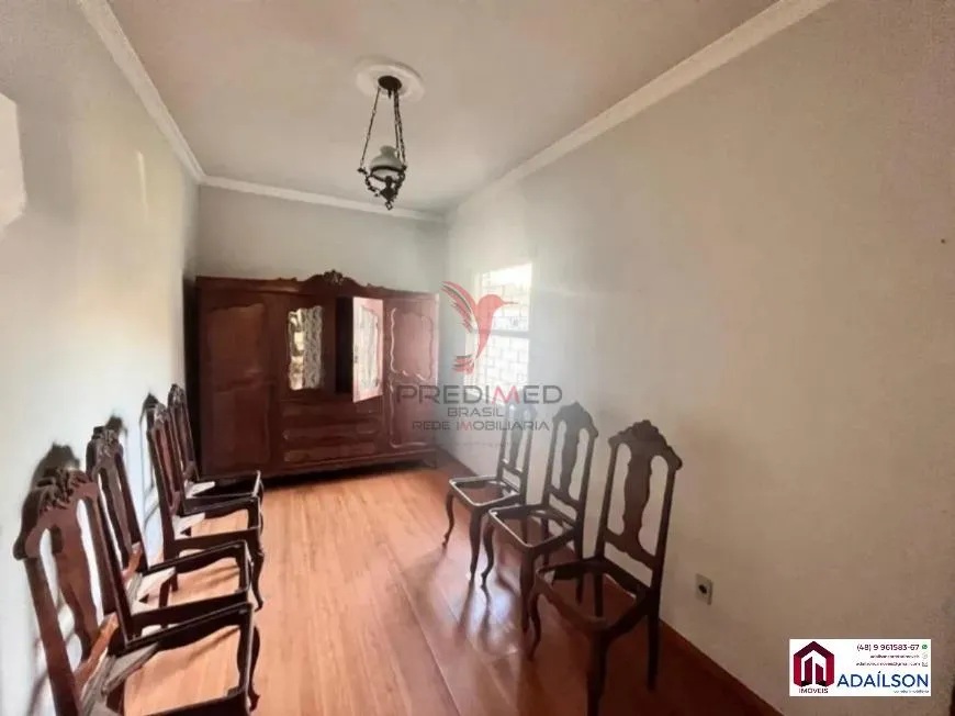 Imagem Casa em Florianópolis com 4 Quartos e 2 banheiros à Venda, 141 m² por R$ 1.490.000
