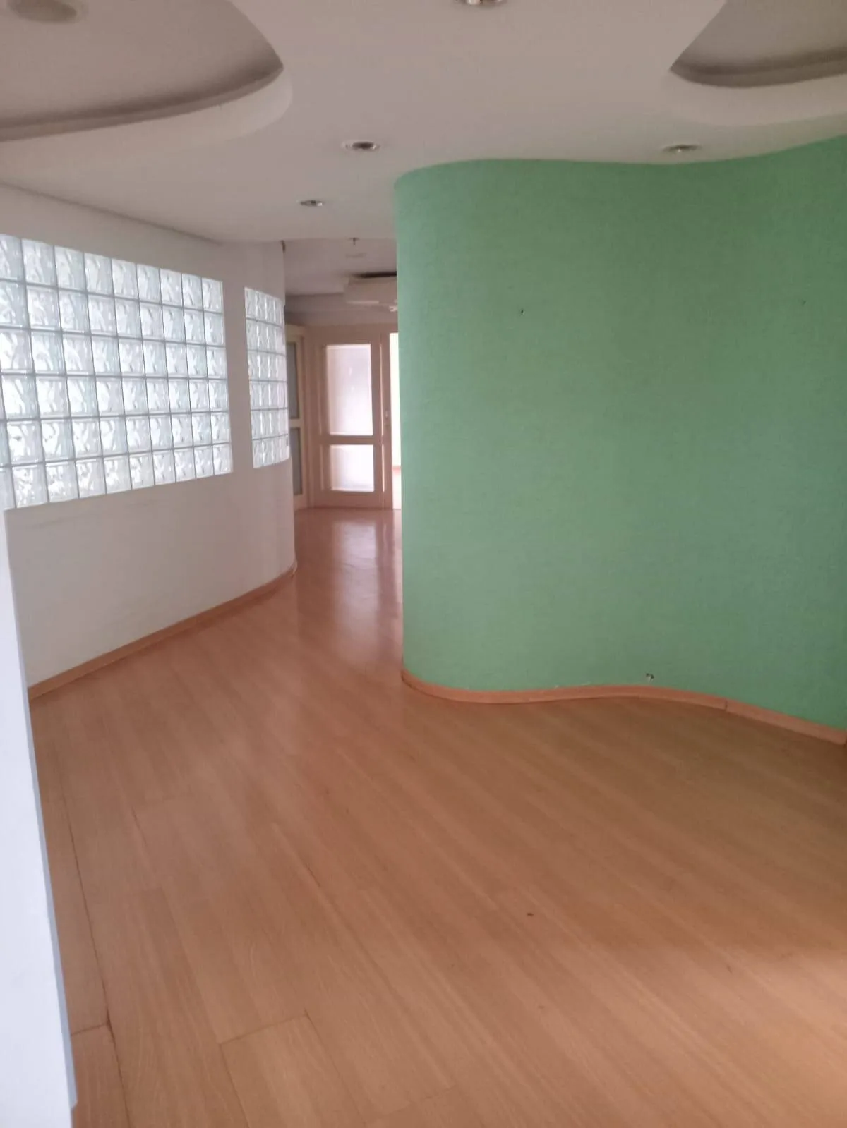 Imagem Sala Comercial de 140m² no Centro de Alphaville