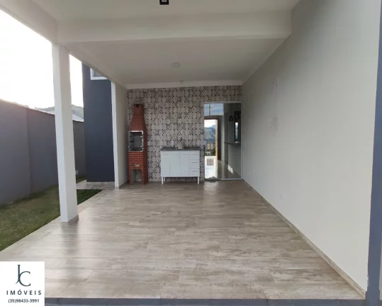 Imagem Casa à venda em condomínio horizontal fechado em São Lourenço MG. Portaria 24 h., bem localizado em bairro nobre.