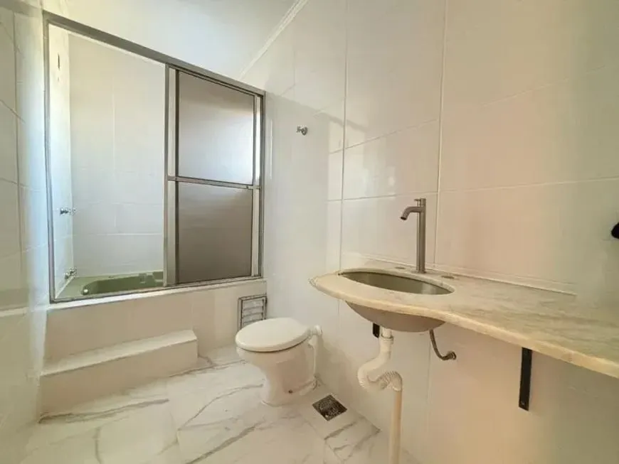 Imagem Casa para venda no bairro Medianeira | 3 dormitórios | Pátio amplo | Espaço gourmet | 298m² | Porto Alegre