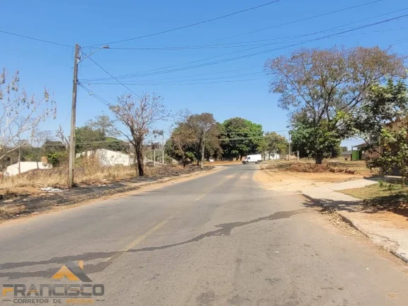 Imagem OPORTUNIDADE ÚNICA TERRENO DE ESQUINA À VENDA