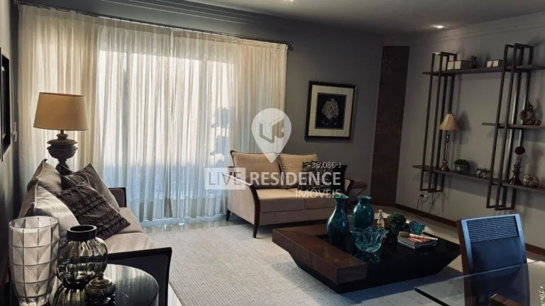Imagem Casa Impecável à Venda - Santa Cruz | R$ 2.700.000