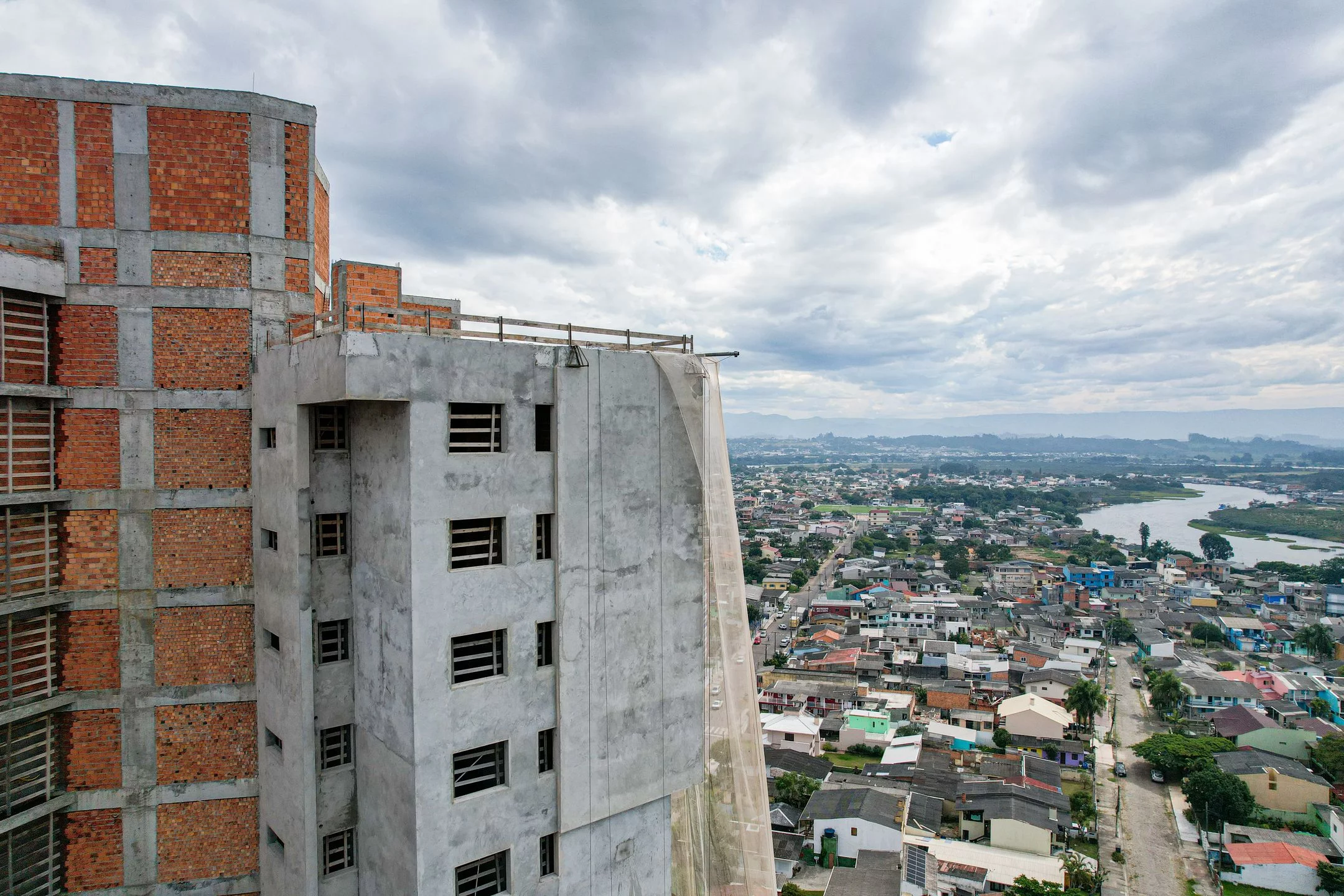 Imagem Apartamento 2 quartos sendo 2 suítes para venda no bairro Centro em Torres