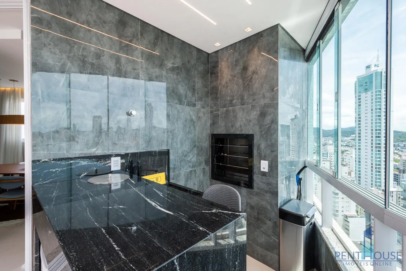 Imagem Apartamento Duplex para Venda em Balneário Camboriú, CENTRO, 4 dormitórios, 4 suítes, 6 banheiros, 3 vagas