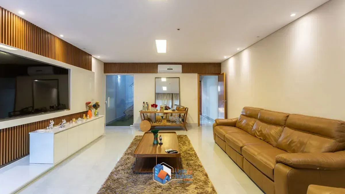 Imagem Sobrado para venda e locação em Chácara Inglesa com 3 quartos, sendo 1 suíte, 185m²