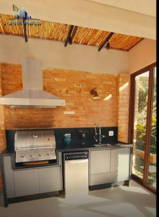Imagem CASA TÉRREA ESTILO NORMANDO, 4 SUÍTES, TERRENO 1.107m², COND. NA GRANJA