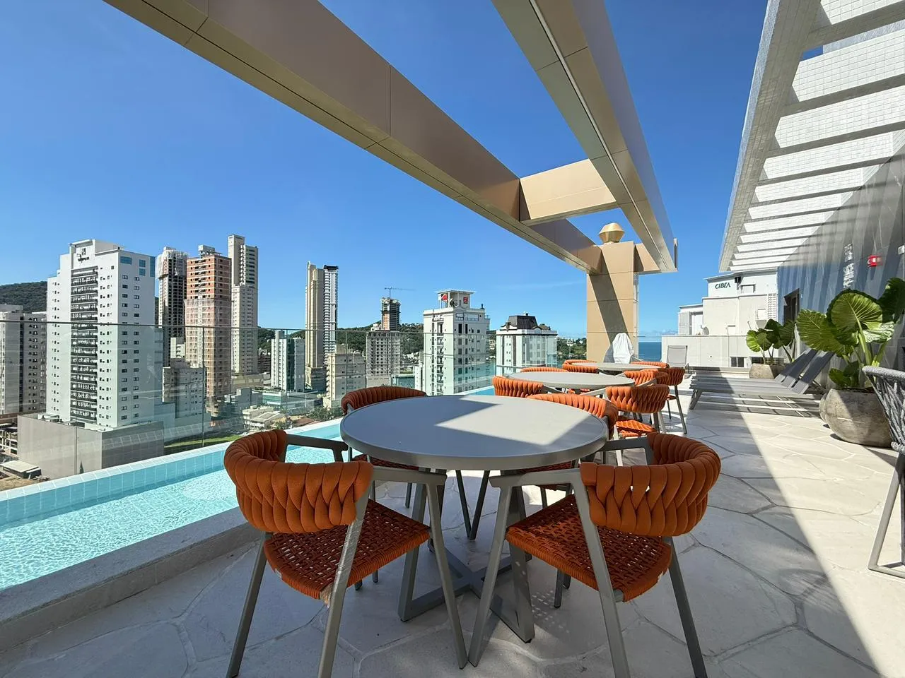 Imagem Apartamento com vista para o mar à venda com 105m2 por R$ 3.000.000,00