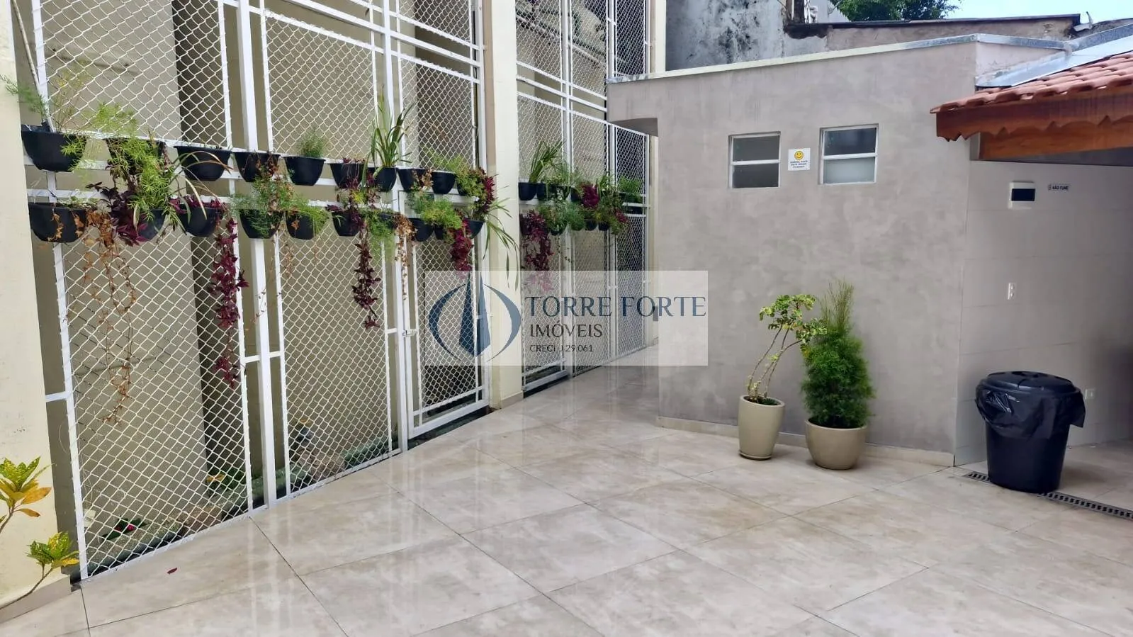 Imagem Apartamento com 2 dormitórios, 1 vaga , Varanda na Vila Ema.
