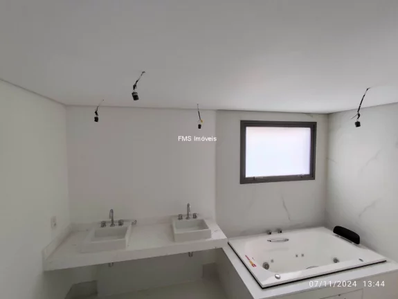Imagem Apartamento com 244m² em Moema encontre o maior estoque Cyrela na Zona Sul! Explore em www.fmsimoveis.com.br