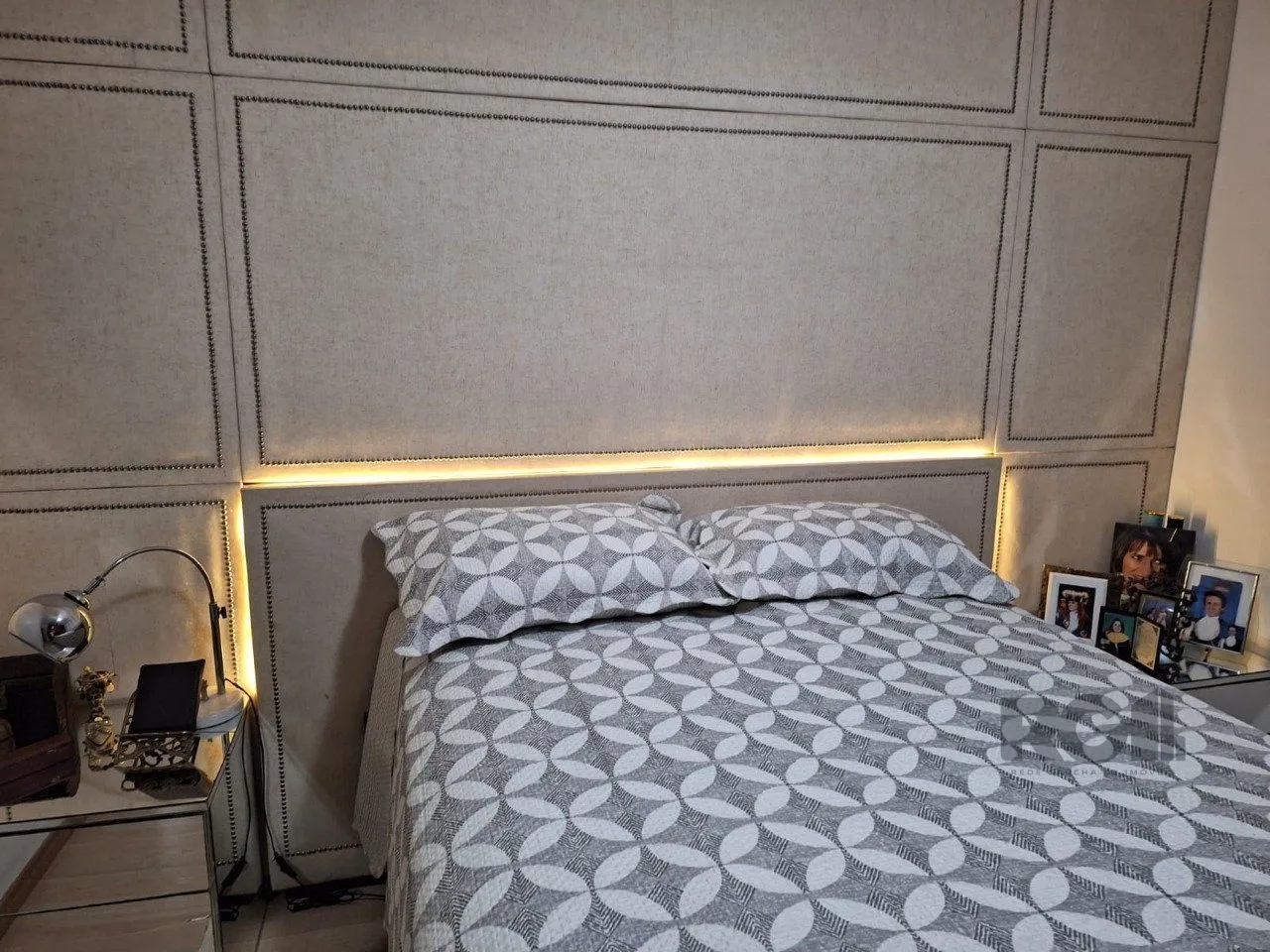 Imagem Apartamento de quatro dormitórios e uma vaga de garagem no bairro Bom Fim em Porto Alegre.