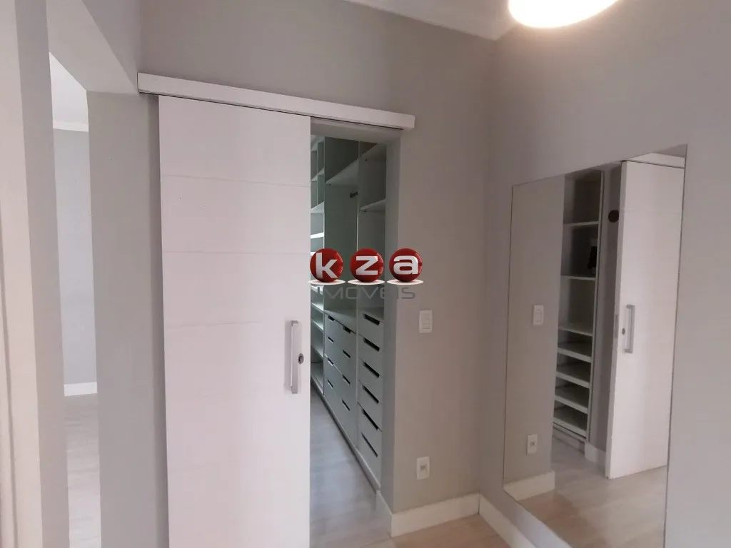 Imagem Casa de Alto Padrão em Condomínio Exclusivo em Vinhedo-SP: 3 Quartos, 1 Suíte, 3 Salas, 3 Banheiros, 4 Vagas de Garagem.