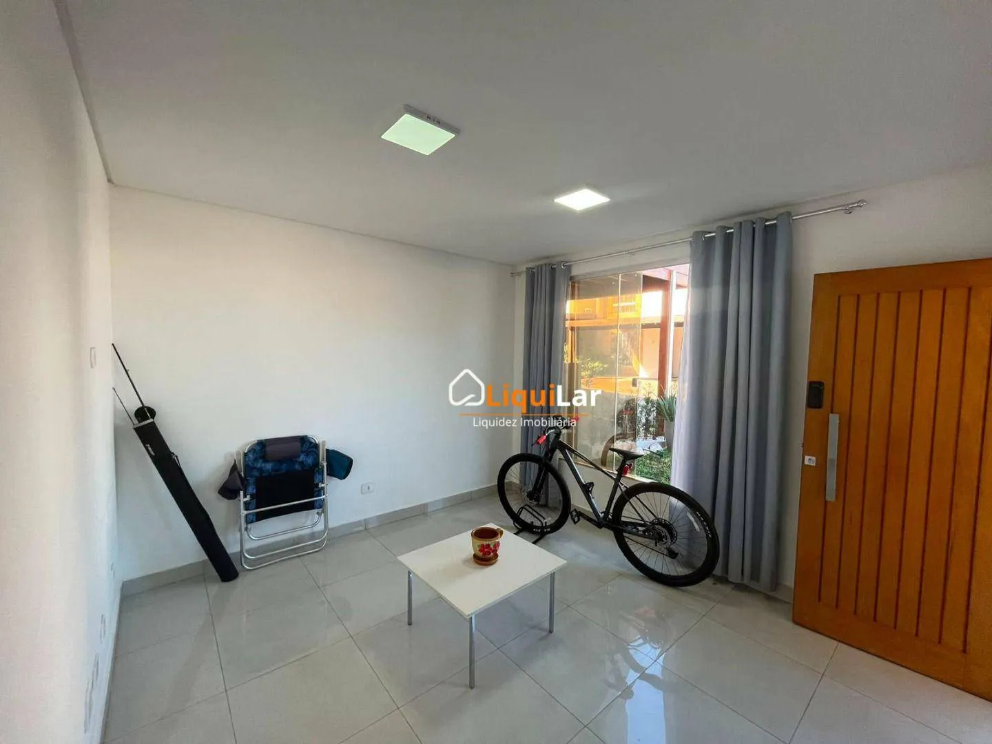 Imagem Sobrado à Venda no Condomínio Blu Park com 3 Quartos, Suíte e Rico em Planejados