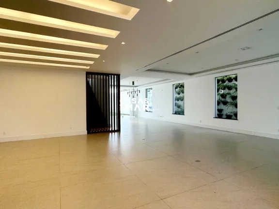 Imagem Imponente residência de luxo com 4 suítes na Barra da Tijúca, Rio de Janeiro - RJ: 3 salas, 6 vagas e 1.000m² de puro requinte!