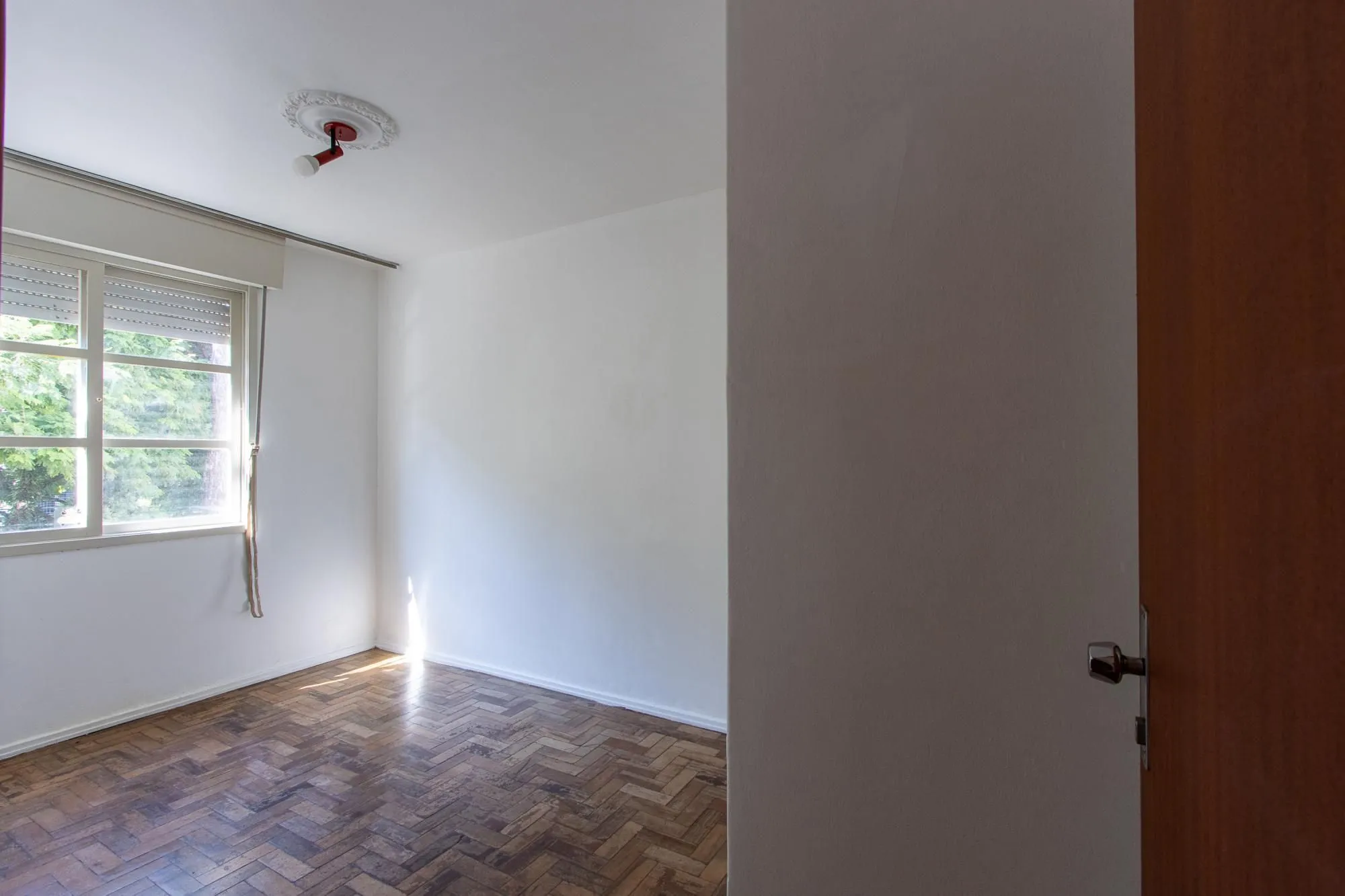 Imagem APARTAMENTO 4 QUARTOS DESOCUPADO - BAIRRO MENINO DEUS