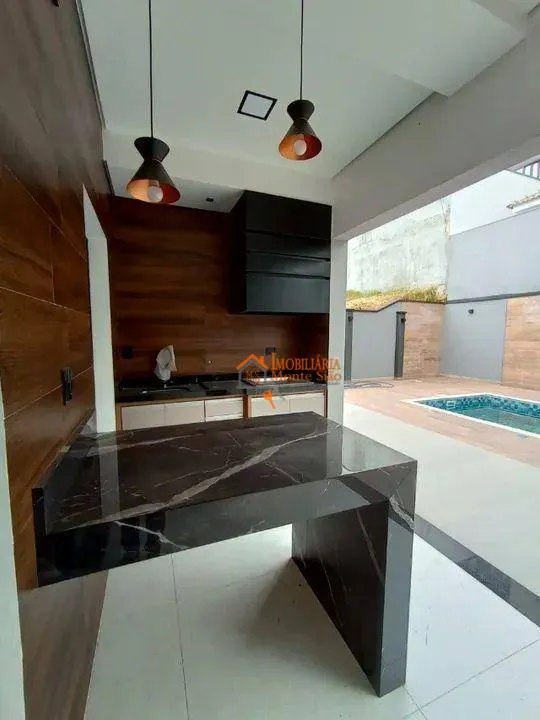 Imagem Sobrado com 3 dormitórios à venda, 240 m² por R$ 2.200.000,00 - Mogi Moderno - Mogi das Cruzes/SP