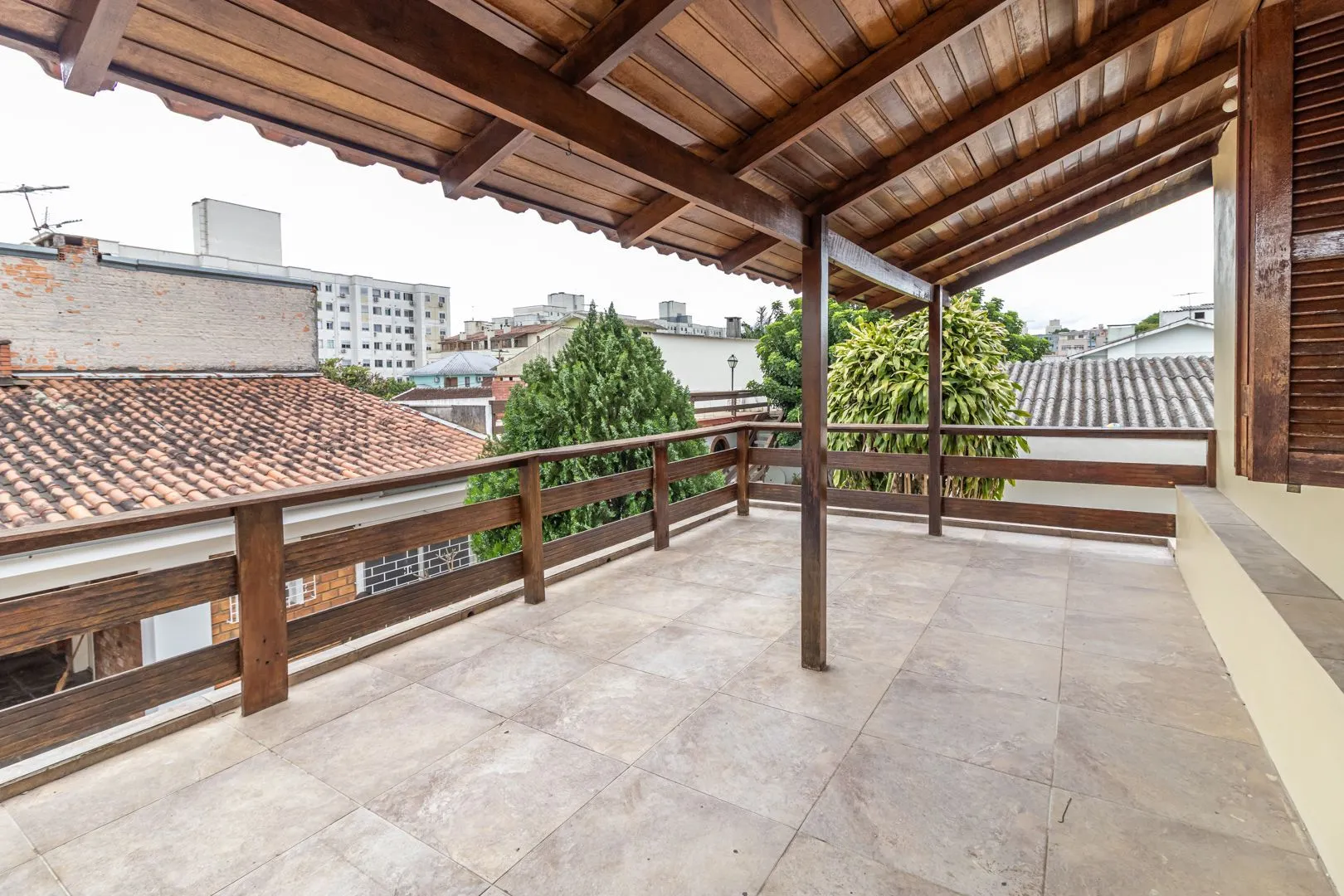 Imagem Casa no bairro Sarandi com 4 dormitórios e 4 vagas