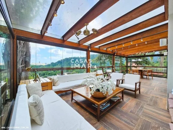 Imagem Casa de luxo à venda no Jardim Botânico, Rio de Janeiro - 5 quartos, 5 suítes, 8 banheiros, 2 vagas de garagem, 300,00 m².
