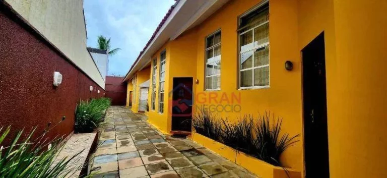 Foto do imóvel CASA À VENDA EM CAIOBÁ - A 450m DA PRAIA