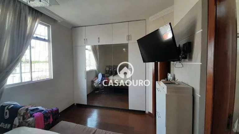Imagem Cobertura com 5 quartos à venda, 200 m² por R$ 1.100.000 - Santa Tereza - Belo Horizonte/MG