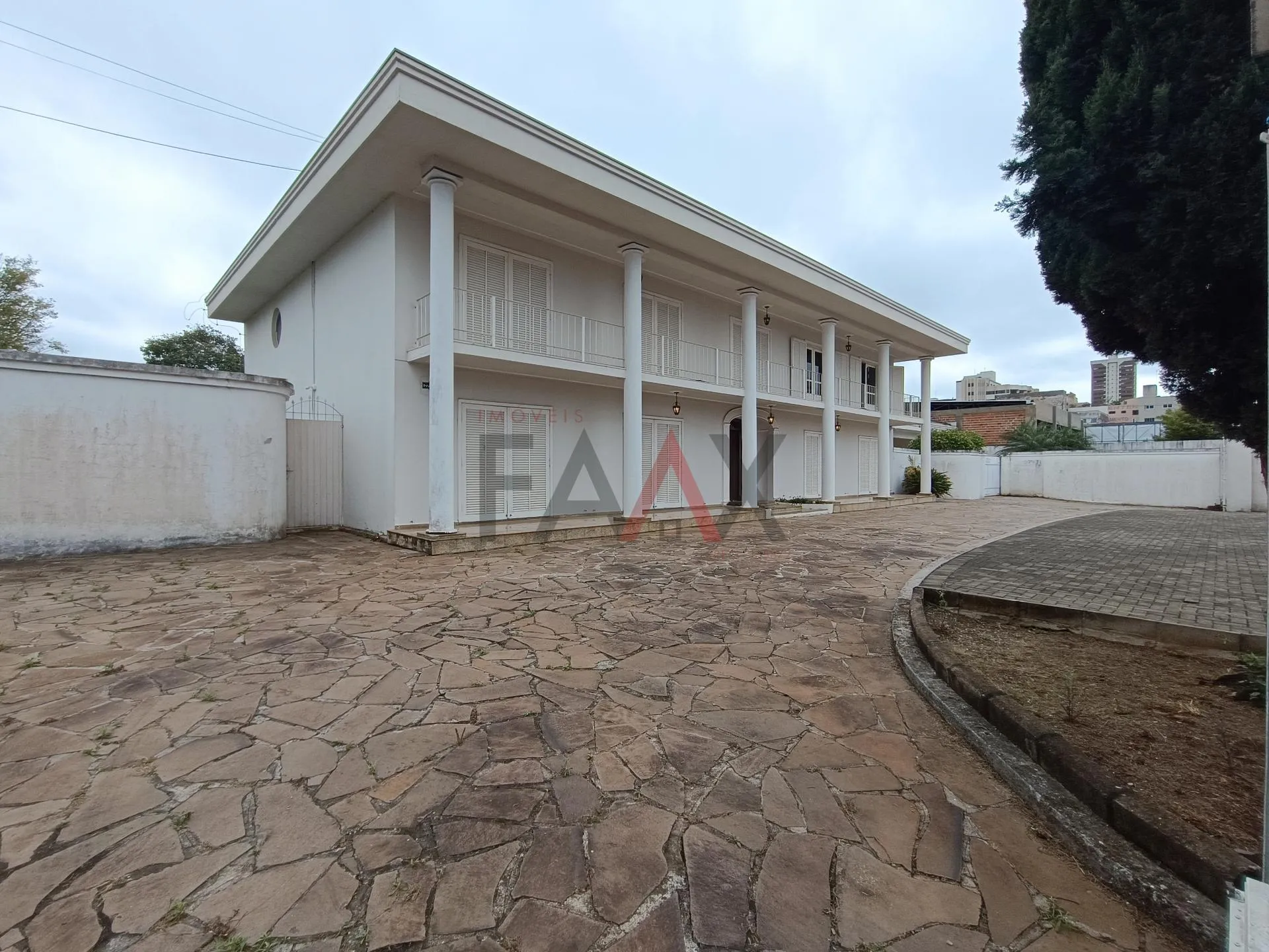 Foto do imóvel Sobrado com 9 dormitórios à venda,1000.00 m , CENTRO, GUARAPUAVA - PR