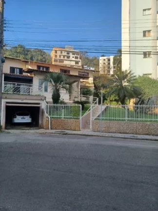Imagem Casa para Venda em Concórdia, Centro, 2 dormitórios, 2 suítes, 5 banheiros