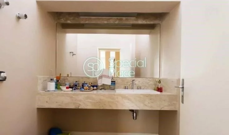 Imagem Apartamento com 238m² no Jardim América. São 4 dormitórios ( 1suíte ) e 1 vaga na garagem. Loca...