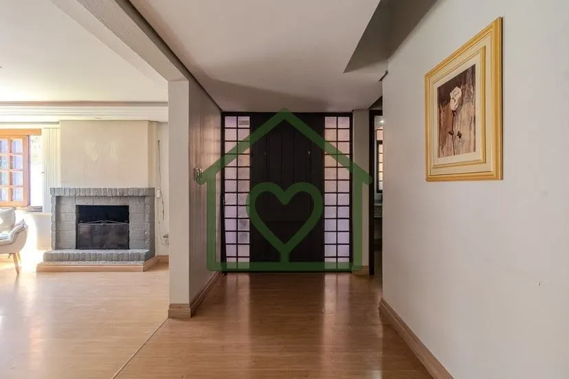 Imagem Casa de dois pavimentos com 3 dormitórios, sendo 1 suíte. No pavimento superior, conta com dois do...