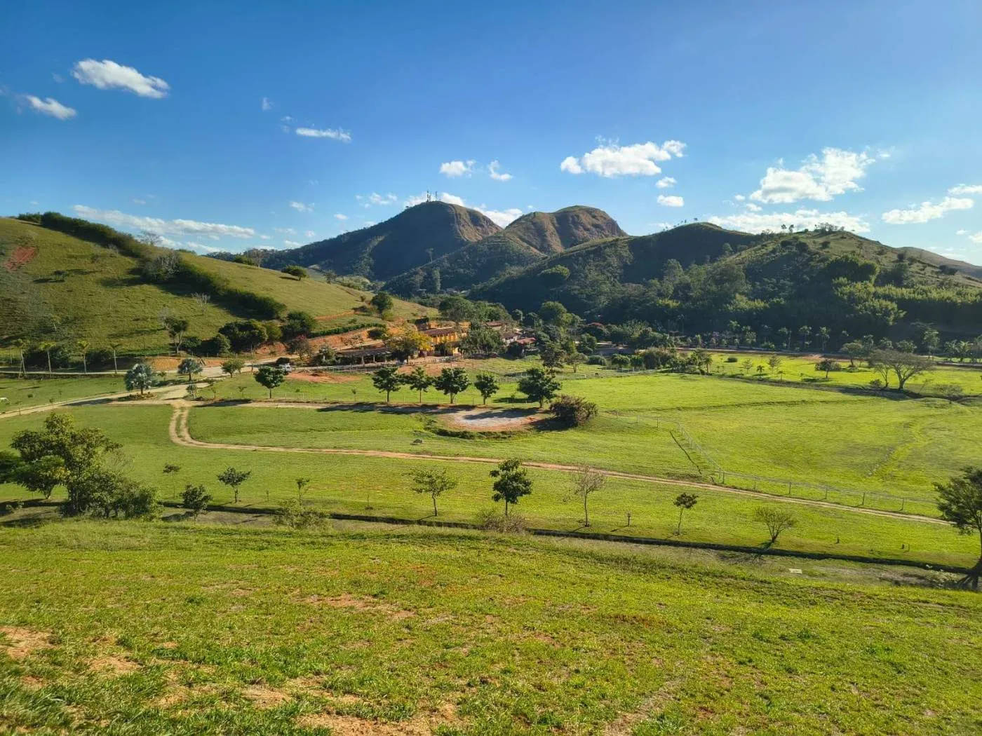 Imagem Terreno em Condomínio para Venda em Três Rios / RJ no bairro Nova Niterói