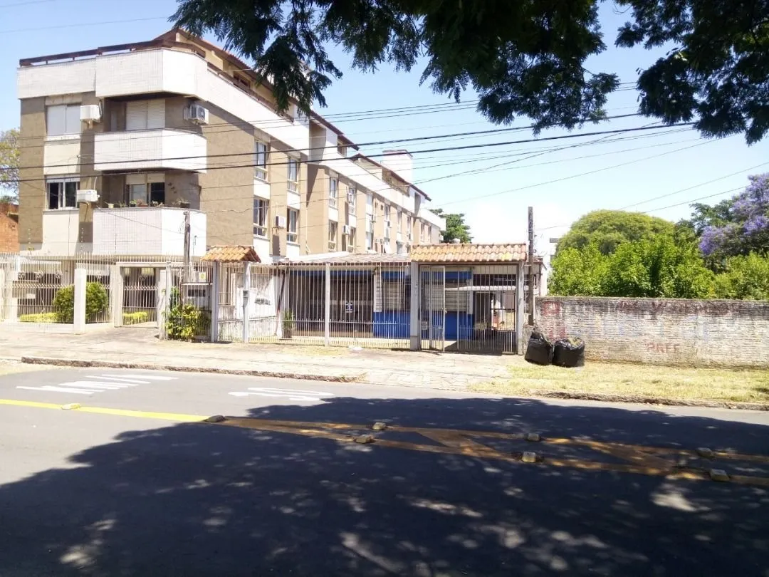 Imagem Casa para Venda - 200m², 3 dormitórios, 8 vagas - Cristal