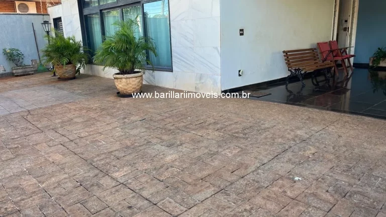 Foto do imóvel Imperdível oportunidade: Casa comercial à venda no Alto da Boa Vista em Ribeirão Preto-SP, com 3 quartos, 1 suíte e 4 vagas de garagem!