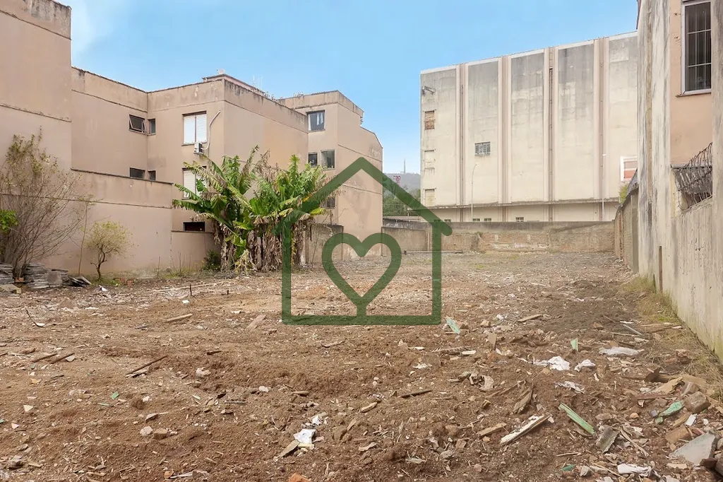 Imagem Localizado ao lado da 3ª Perimetral, na Rua José Rodrigues Sobral, este terreno de 968m², com 17,...