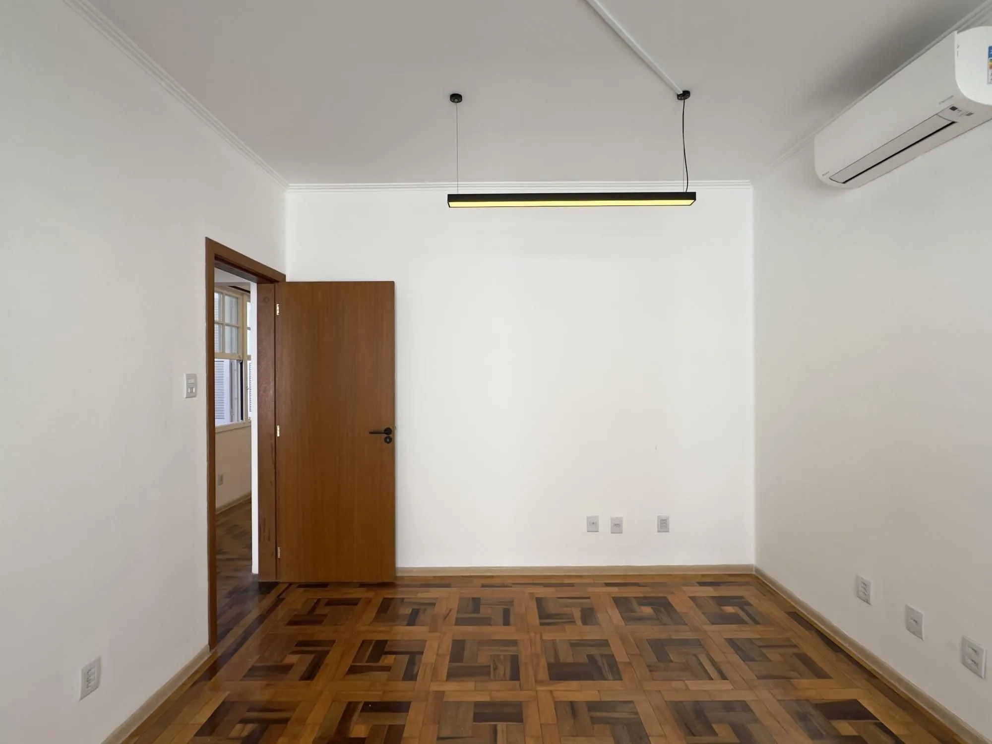 Imagem Apartamento reformado de 67m², 2 dormitórios com peças amplas na Praia de Belas
