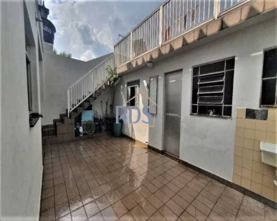 Imagem Vende um excelente sobrado de 216m² em ótima localização