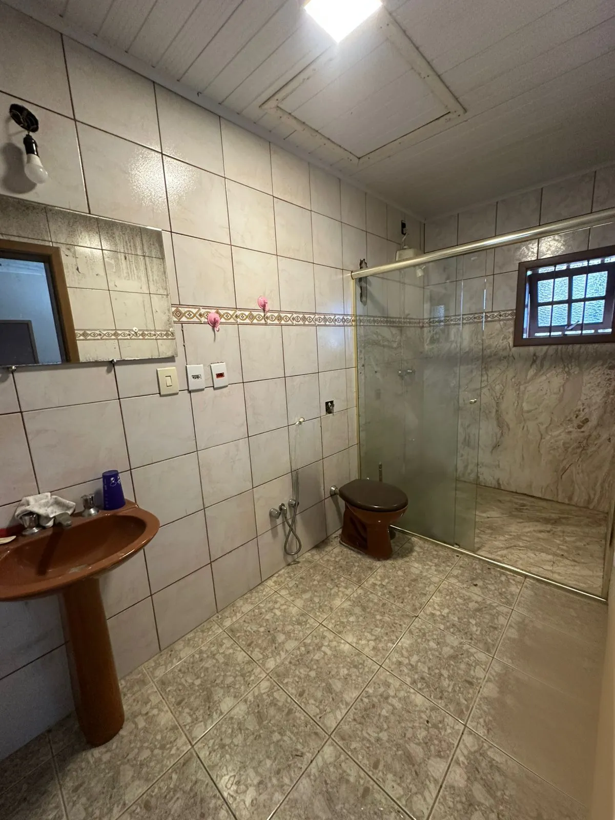Imagem Casa à Venda no Bairro Cascata - 3 Dormitórios, Suíte, Piscina e Área de Lazer