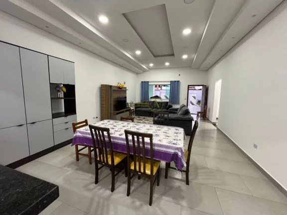 Imagem Casa novíssima térrea, 100 metros da praia, piscina e lavabo