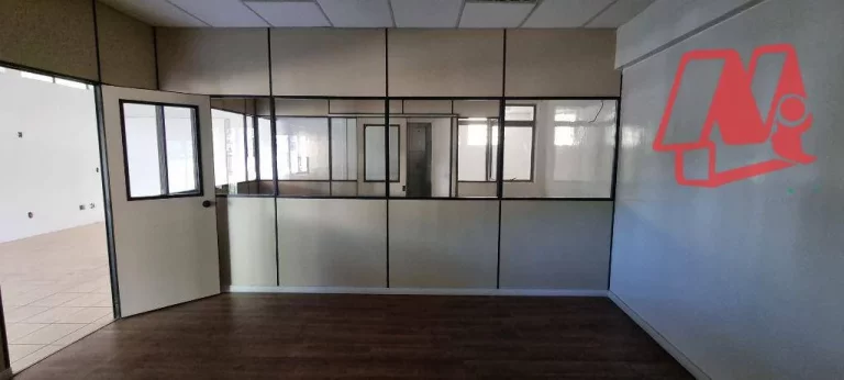 Imagem Na Cavalhada, loja de 90m².