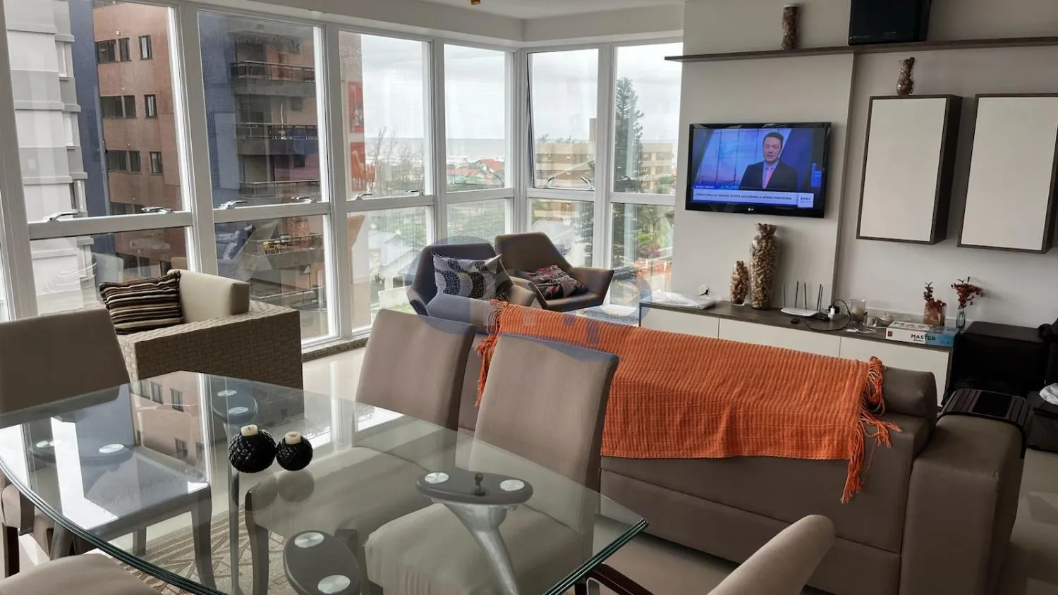 Imagem Apartamento Semimobiliado de 3 Dormitorios a Venda no Edificio Santorini, no Bairro Predial em Torres/RS
