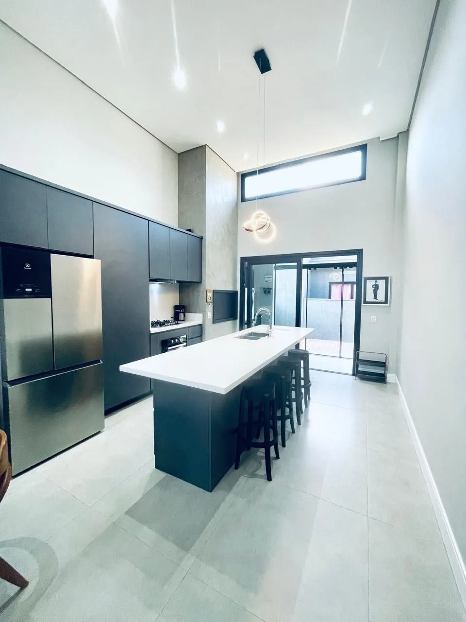 Imagem CASA EM CONDOMINIO TÉRREA, 3 SUÍTES 4 VAGAS DE GARAGEM, EM GRAVATAI RS