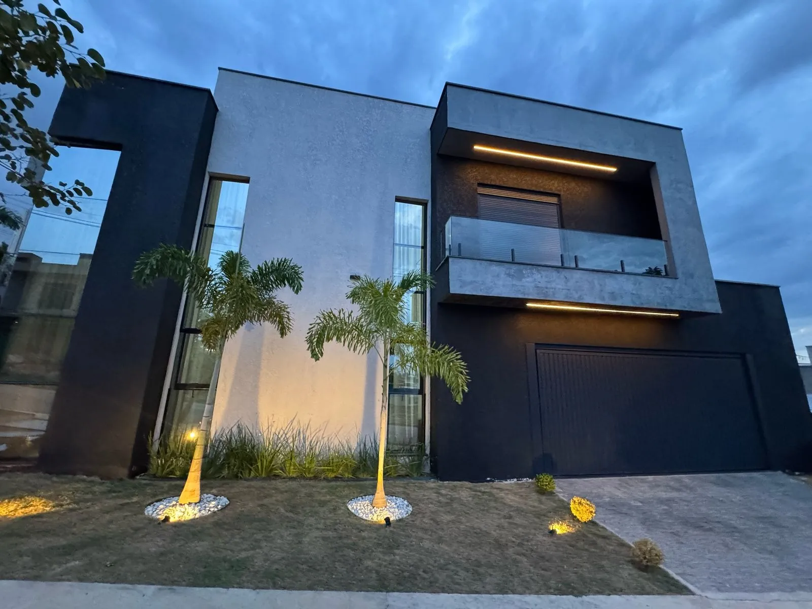 Imagem Luxuoso Sobrado de Alto Padrão no Condomínio Campos do Conde ? Totalmente Mobiliado!