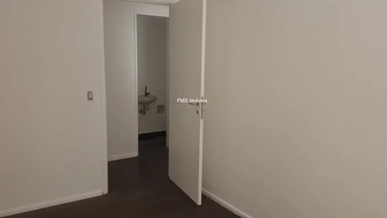 Imagem Conjunto Comercial de Alto Padrão à Venda em Indianópolis, São Paulo-SP: 6 salas, 2 vagas, 80m² de Área!