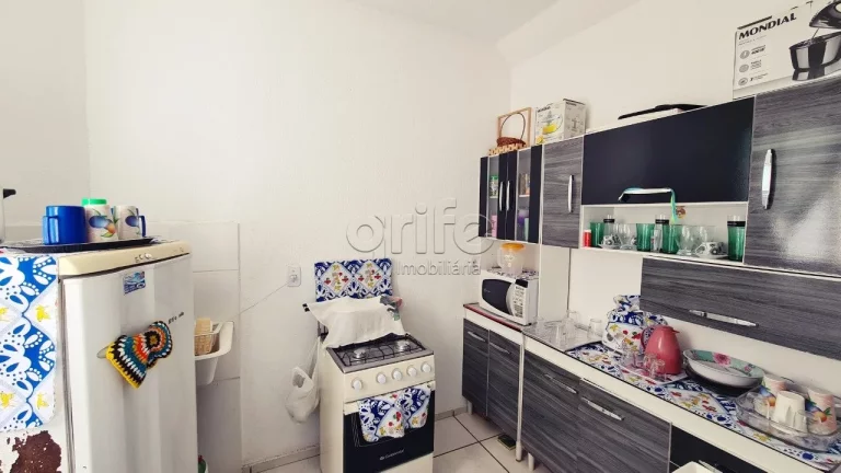 Imagem Apartamento de 2 quartos, 1 banheiro mais vaga de garagem, com transporte público e supermercados e...