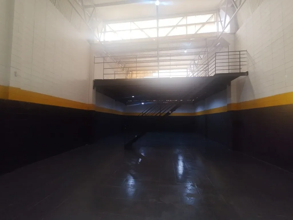 Imagem Galpão Comercial para Locação no Planalto, São Bernardo do Campo-SP: 3 Salas, 4 Banheiros, 1.078m² de Área