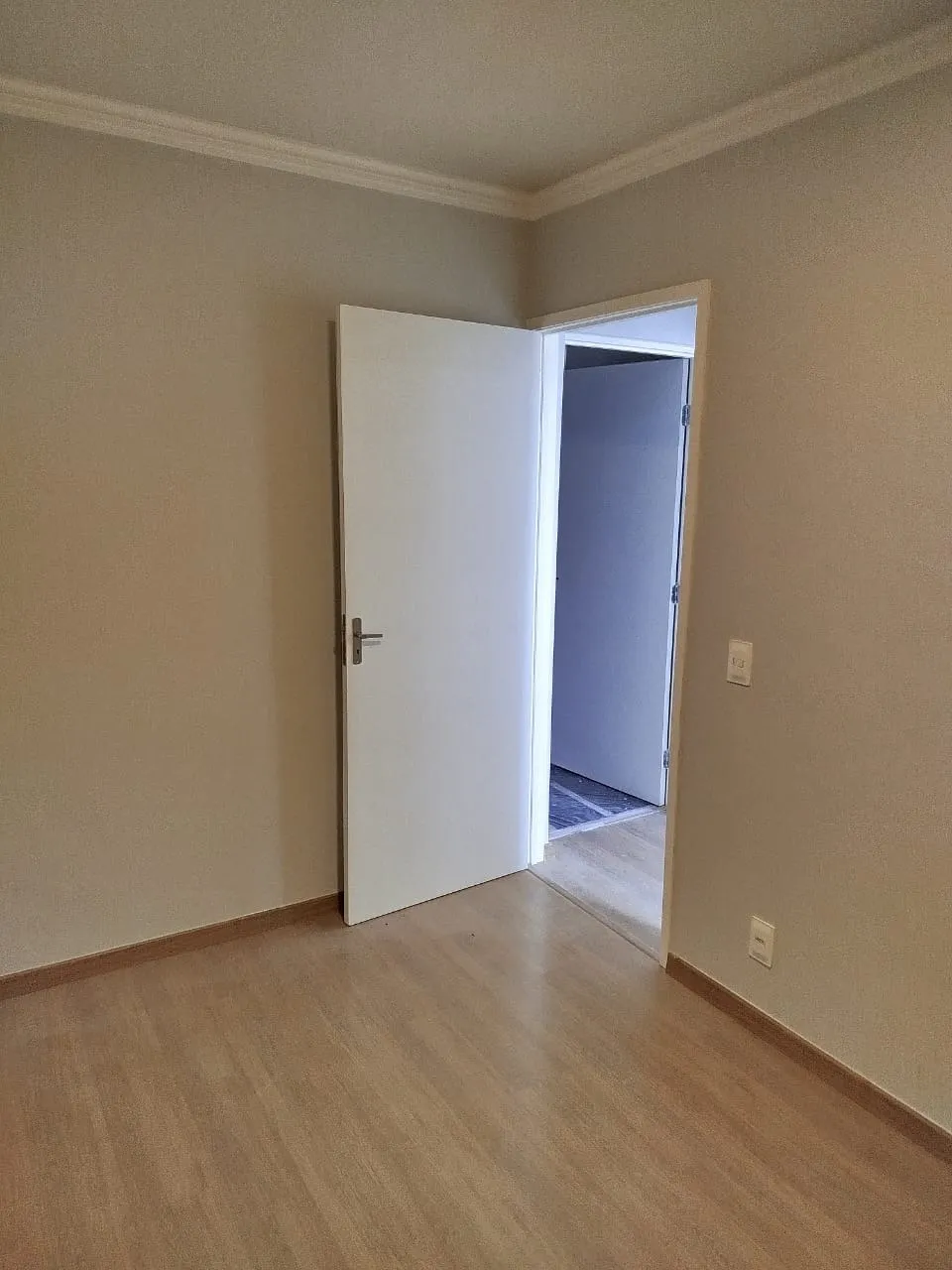 Imagem Apartamento em andar alto - Residencial Paris estuda permuta por lote