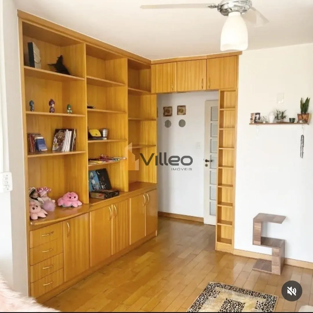 Imagem Apresentamos este elegante apartamento duplex no Edifício Mônaco, localizado no coração de Soroc...