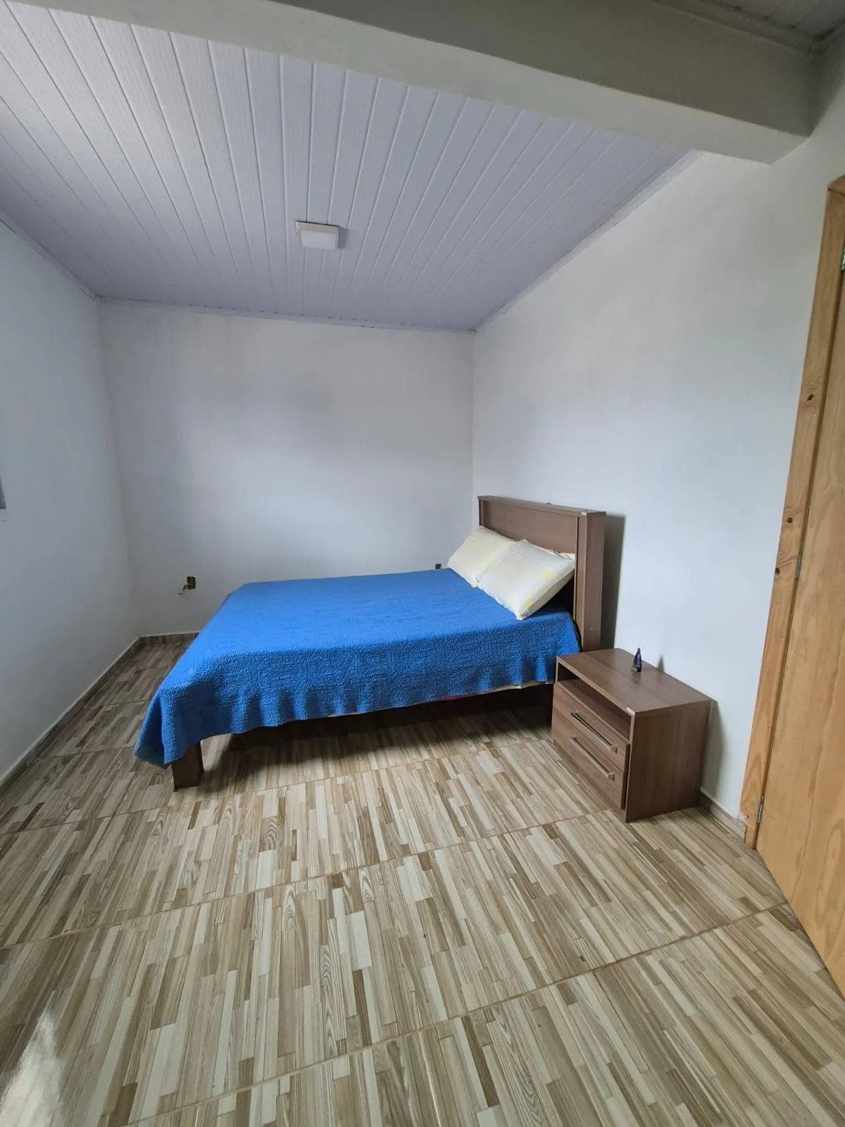 Imagem Belíssima casa de 2 dormitórios com um amplo pátio na cidade de Passo Fundo