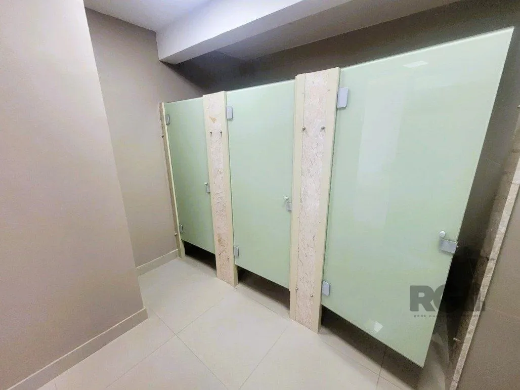 Imagem ANDAR INTEIRO NA GALERIA MALCOM 22º - SALA COMERCIAL LINDA E REFORMADA