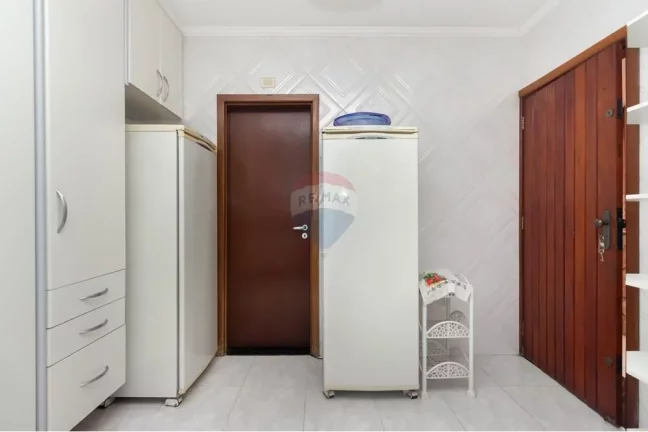 Imagem Casa bem localizada no bairro Vila Marari com 3 dormitórios, 1 suíte, 4 banheiros,2 vagas