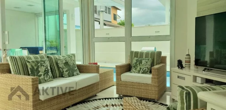 Imagem Casa de Condomínio em Alphaville - Santana de Parnaíba, SP